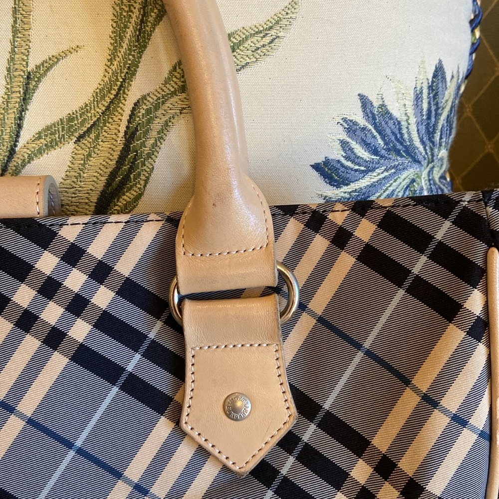 Authentic Burberry tote bag - Picture 10 of 15